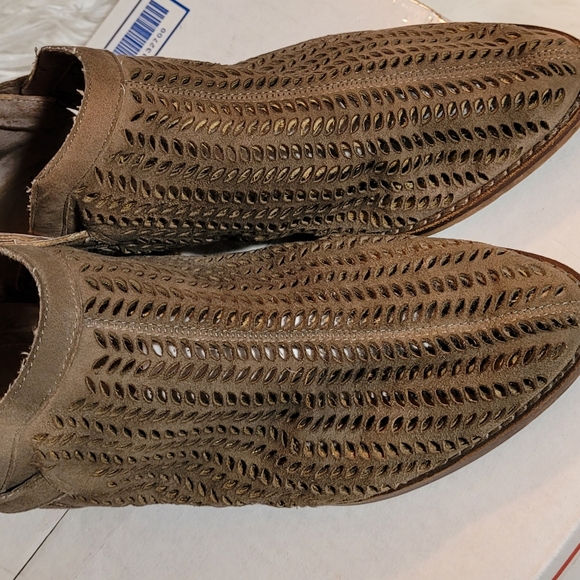 Vince Camuto Campina Bootie Tan Size 6 1/2 M - Picture 7 of 11